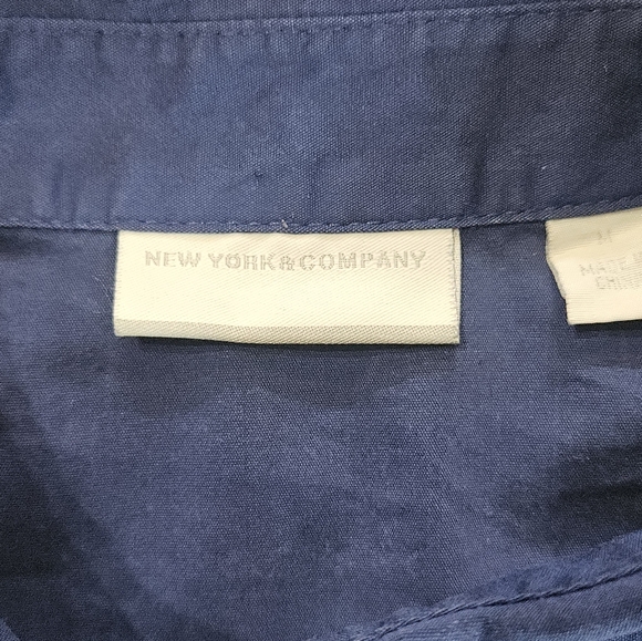 New York & Company Shirt Womens Medium Blue Short Sleeve Button Down Stretch Top - Picture 3 of 5